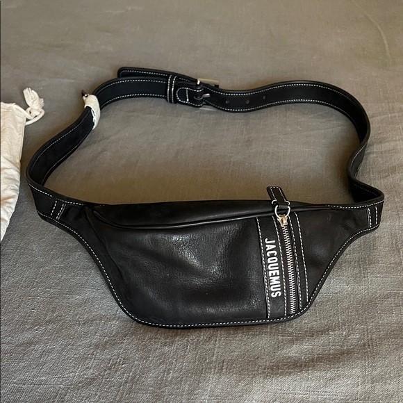Jacquemus Sleek Black Belt Bag - Picture 1 of 3